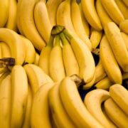 Banana, laranja e mamão têm queda nos preços do atacado