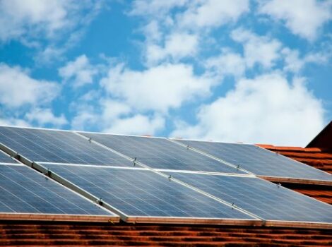 Fonte solar chega a 44 GW no Brasil e ultrapassa R$ 208,2 bilhões de investimentos